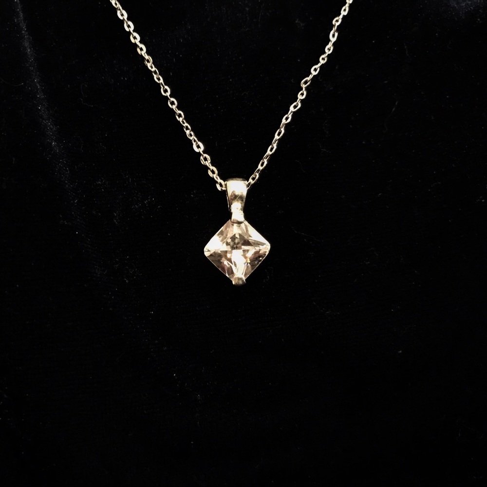 Thin small pendant Necklace